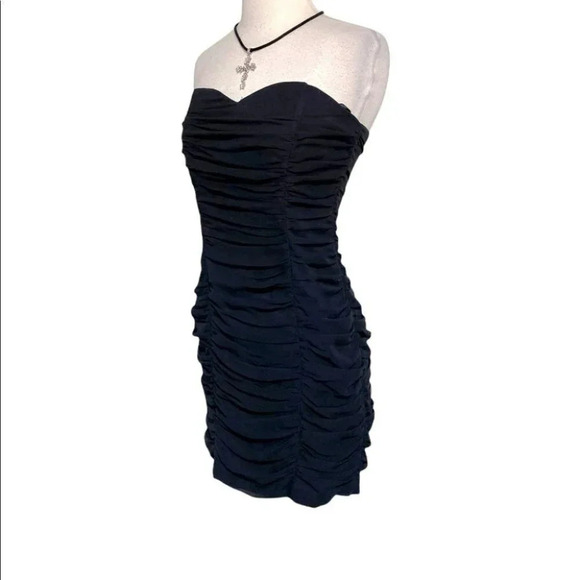 H&M S‎ black strapless ruched cocktail dress with zipper back - Picture 3 of 8